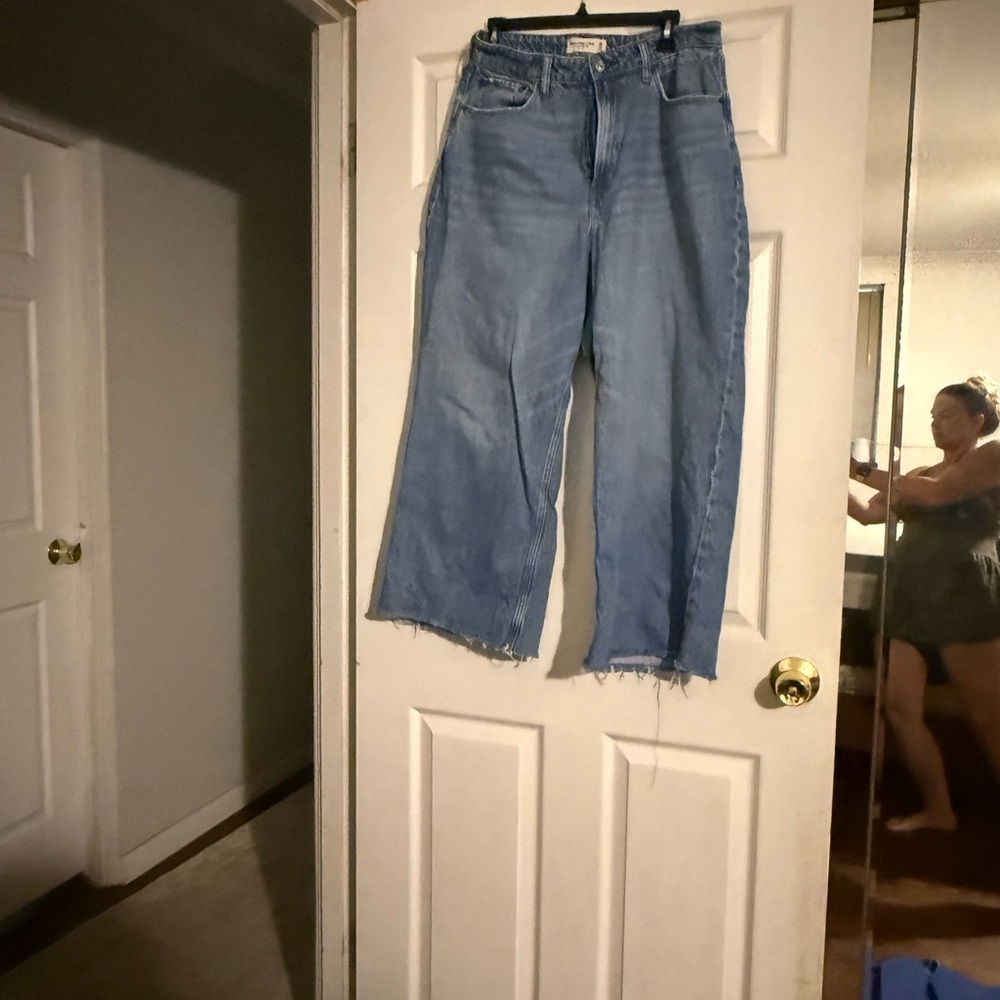 Abercrombie & Fitch Light Blue Cropped Jeans